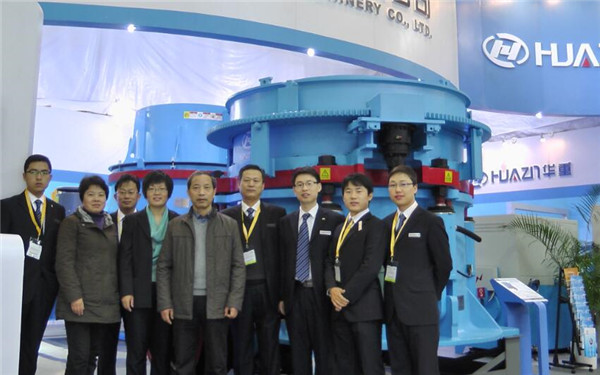 2012年大華重工參加上海寶馬展