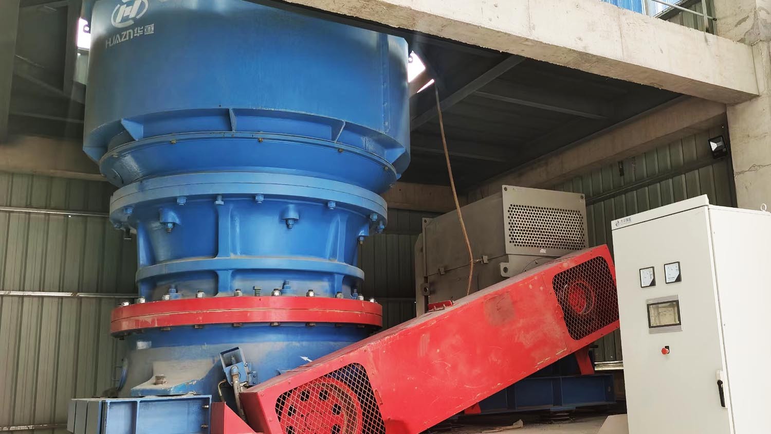 顎式破碎機(jī)生產(chǎn)現(xiàn)場(chǎng)