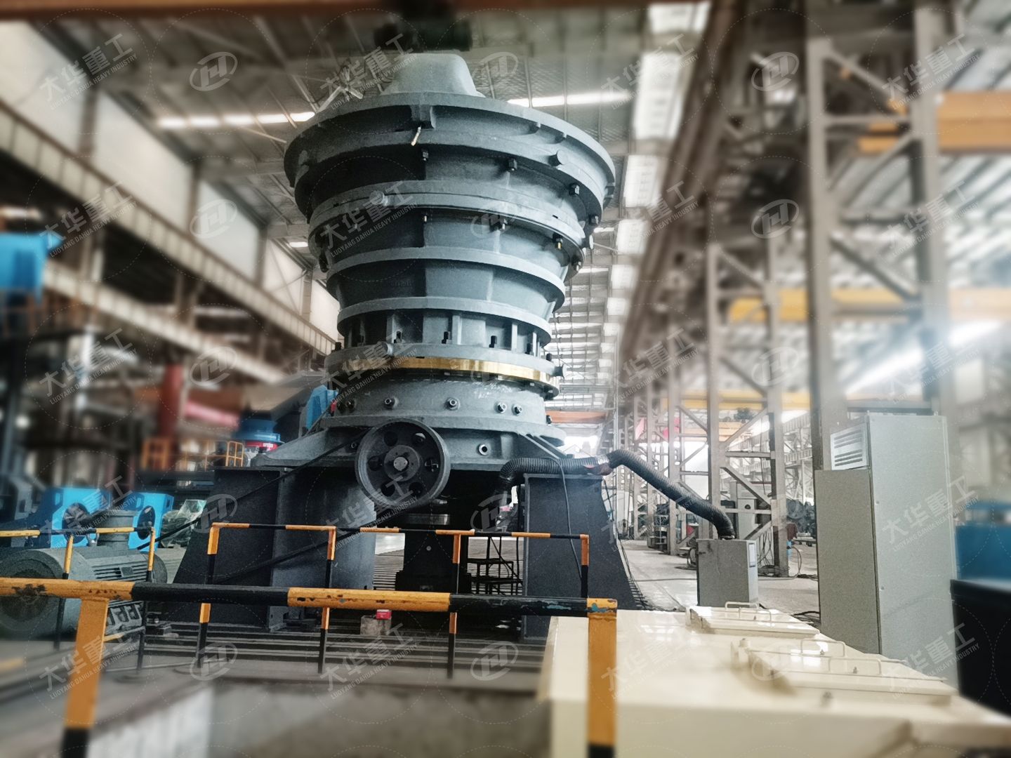 大型旋回破碎機(jī)