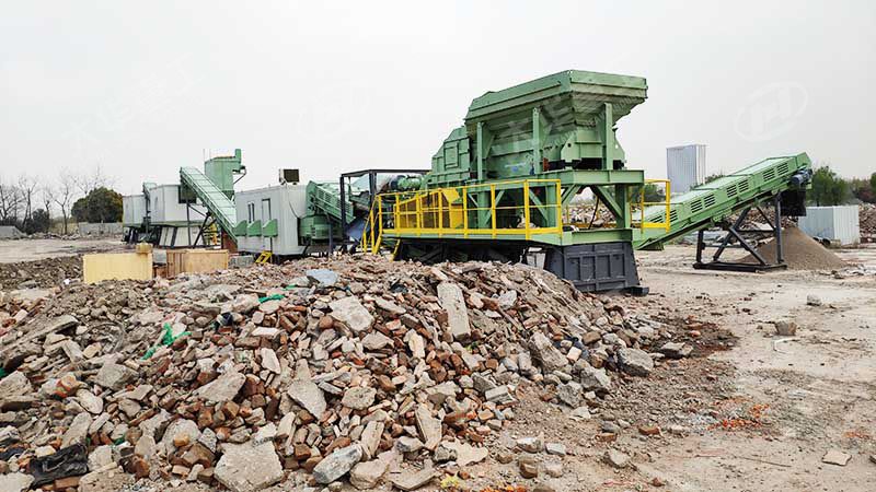 移動式碎石機推動建筑垃圾再生產(chǎn)