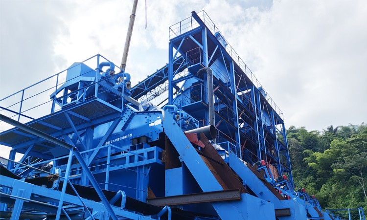 時(shí)產(chǎn)600噸的砂石骨料生產(chǎn)線在印尼安裝生產(chǎn)