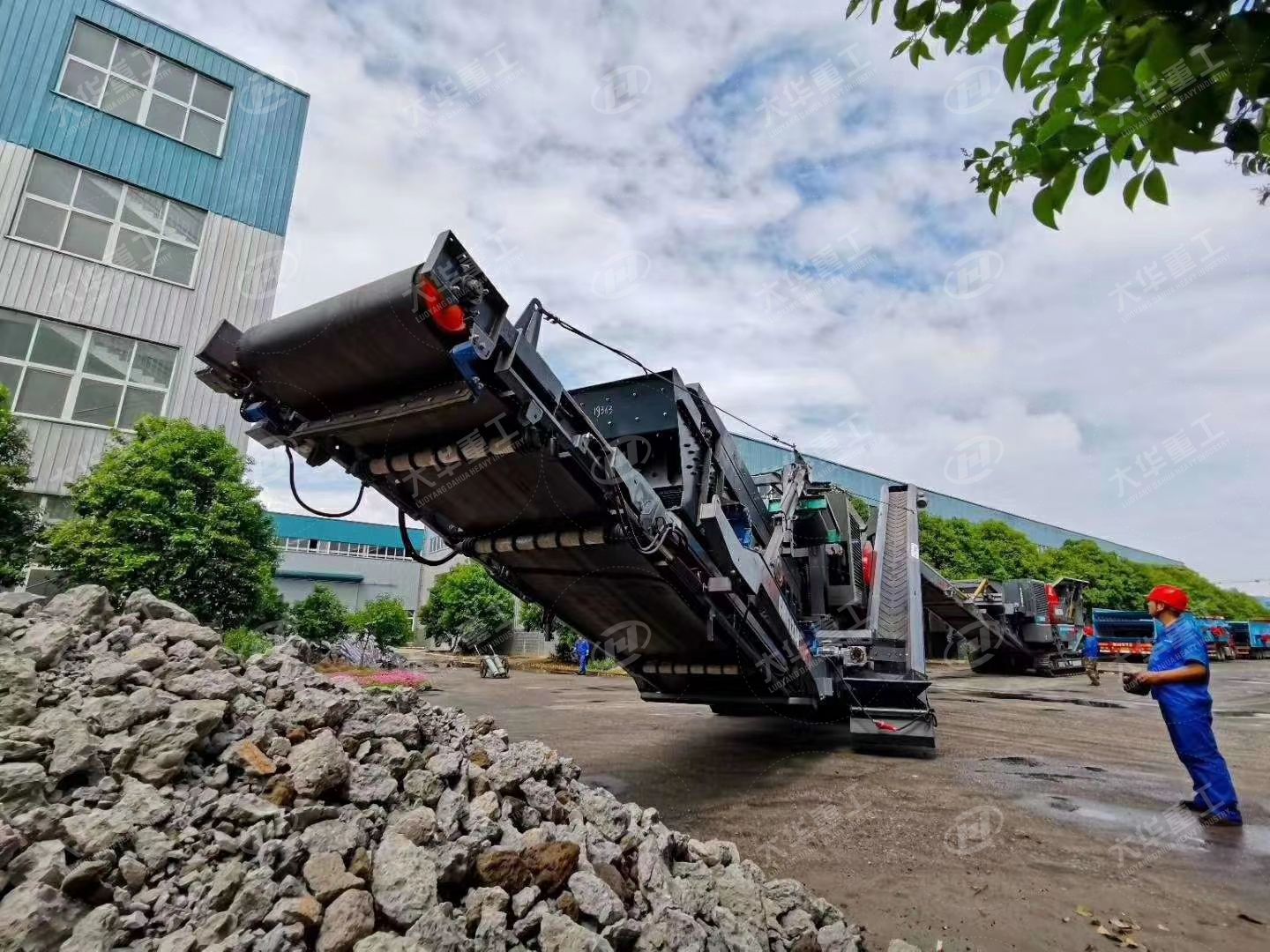 大華重工履帶式移動破碎站：靈動高效，重塑破碎篩分新格局